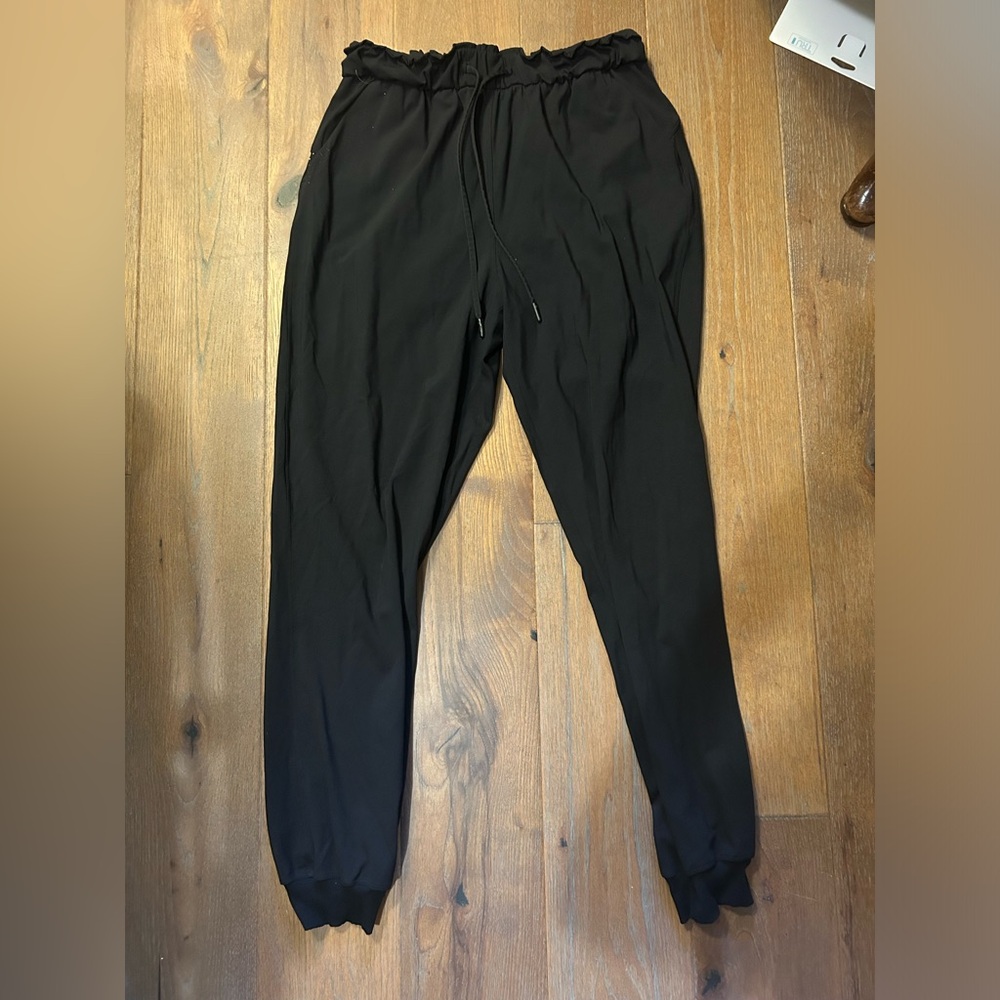 LULULEMON WOMENS JOGGERS SIZE 8, FULL LENGTH AND PERFECT CONDITION